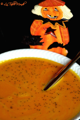 Soupe d'Halloween : carottes, mimolette et graines de pavot 