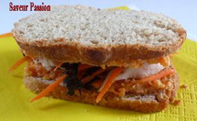 Sandwich carotte/sésame/poulet au shizo, par Tiuscha