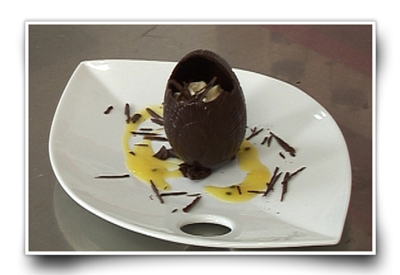 Coques de chocolat, mousse mangue passion, par Réquia