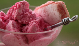 Sundae crème glacée aux Biscuits roses de Reims et sirop de rose indien
