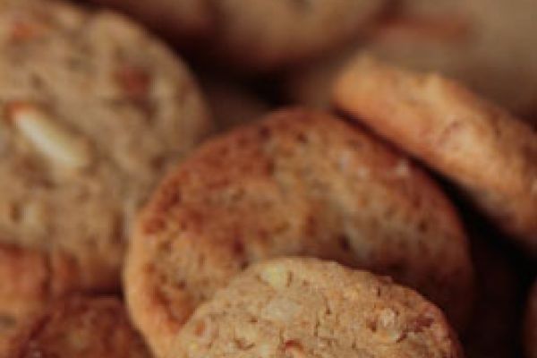 Bredele au beurre de cacahuètes et aux pignons de pin