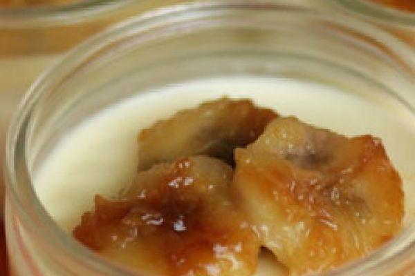 Panna cotta aux bananes caramélisées au beurre salé
