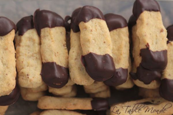 Bâtonnets aux noix glacés au chocolat noir : Bredele