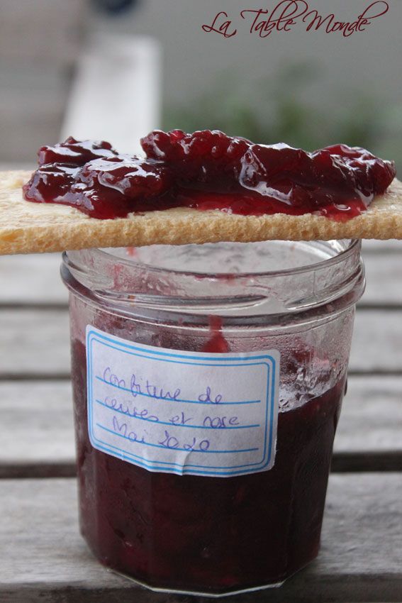 Confiture de cerises à la rose ancienne