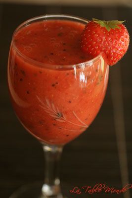 Soupe de fraises et de kiwis au basilic