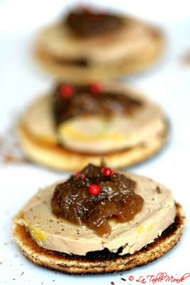 Foie gras à la confiture d'oignons et baies rouges